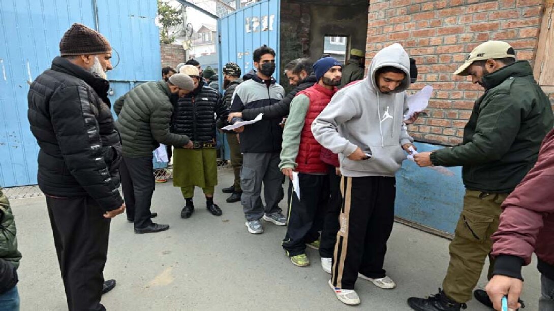 JKSSB Constable Exam : जम्मू कश्मीर में JKSSB कांस्टेबल भर्ती के 1,67,609 उम्मीदवार देंगे परीक्षा ! JKSSB Constable Exam : जम्मू कश्मीर में JKSSB कांस्टेबल भर्ती के 1,67,609 उम्मीदवार देंगे परीक्षा !