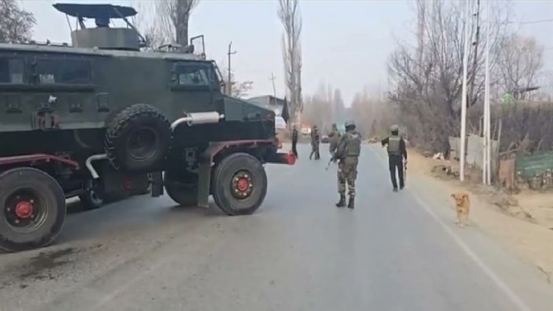 Breaking News :  श्रीनगर बारामूला हाईवे पर मिला संदिग्ध बैग, सुरक्षाबलों ने ट्रैफिक रोका !