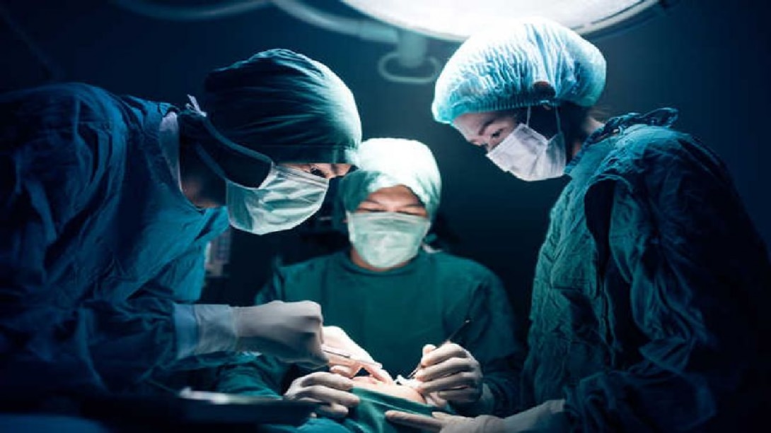 Tough Surgery : बारामुला में डॉक्टरों ने 55 वर्षीय महिला के पेट से निकाला 7 किलो का ट्यूमर! Tough Surgery : बारामुला में डॉक्टरों ने 55 वर्षीय महिला के पेट से निकाला 7 किलो का ट्यूमर!