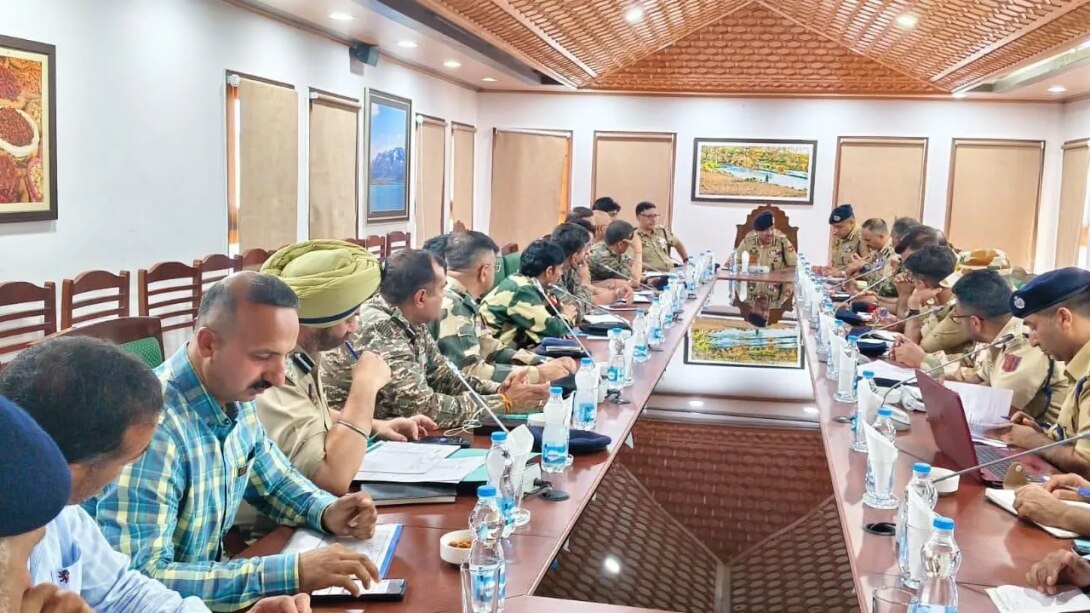 Amarnath Yatra : श्री बूढ़ा अमरनाथ यात्रा को लेकर सुरक्षा के सख्त इंतजाम, DIG ने अधिकारियों संग की बैठक! Amarnath Yatra : श्री बूढ़ा अमरनाथ यात्रा को लेकर सुरक्षा के सख्त इंतजाम, DIG ने अधिकारियों संग की बैठक!