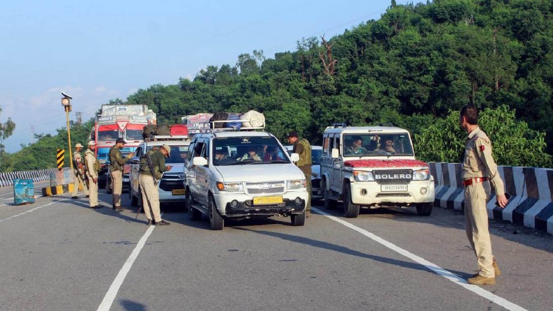 जम्मू में स्वतंत्रता दिवस से पहले सुरक्षा बढ़ाई गई, Border पर चौकसी तेज!