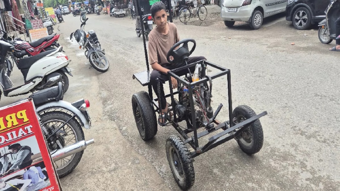  Innovation: जम्मू के मोहित ने कबाड़ बाइक से बनाया मिनी ट्रैक्टर, गांव में हो रही तारीफ!