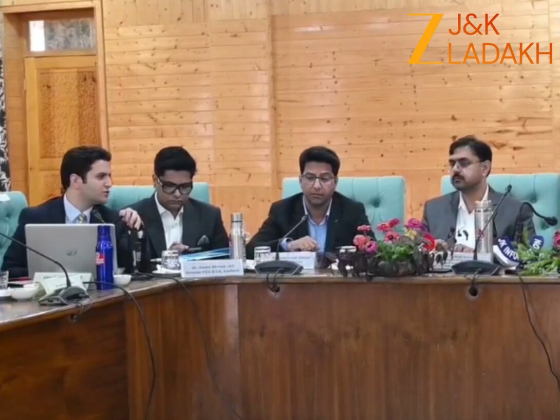 कुलगाम में एक्शन मोड में सरकार: राशन, स्वास्थ्य और शिक्षा पर मंत्रियों ने की गहन चर्चा, आधिकारियों को दिया सख्त निर्देश कुलगाम में एक्शन मोड में सरकार: राशन, स्वास्थ्य और शिक्षा पर मंत्रियों ने की गहन चर्चा, आधिकारियों को दिया सख्त निर्देश