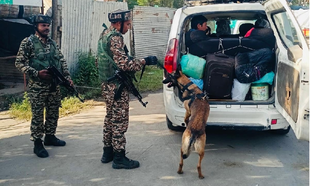 जम्मू-कश्मीर में नशा तस्करों पर गिरेगी गाज! गांदरबल में पुलिस ने चलाया 'ऑपरेशन क्लीन स्वीप', X-Ray से हो रही हर पार्सल की जाँच...