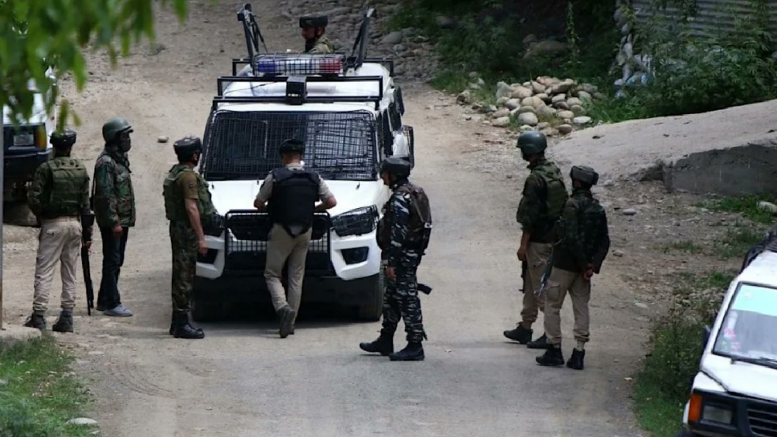 Breaking News :  कश्मीर में CIK की अब तक की सबसे बड़ी कार्रवाई! कई जिलों में एक साथ रेड, सुरक्षा एजेंसियों ने बढ़ाई निगरानी...