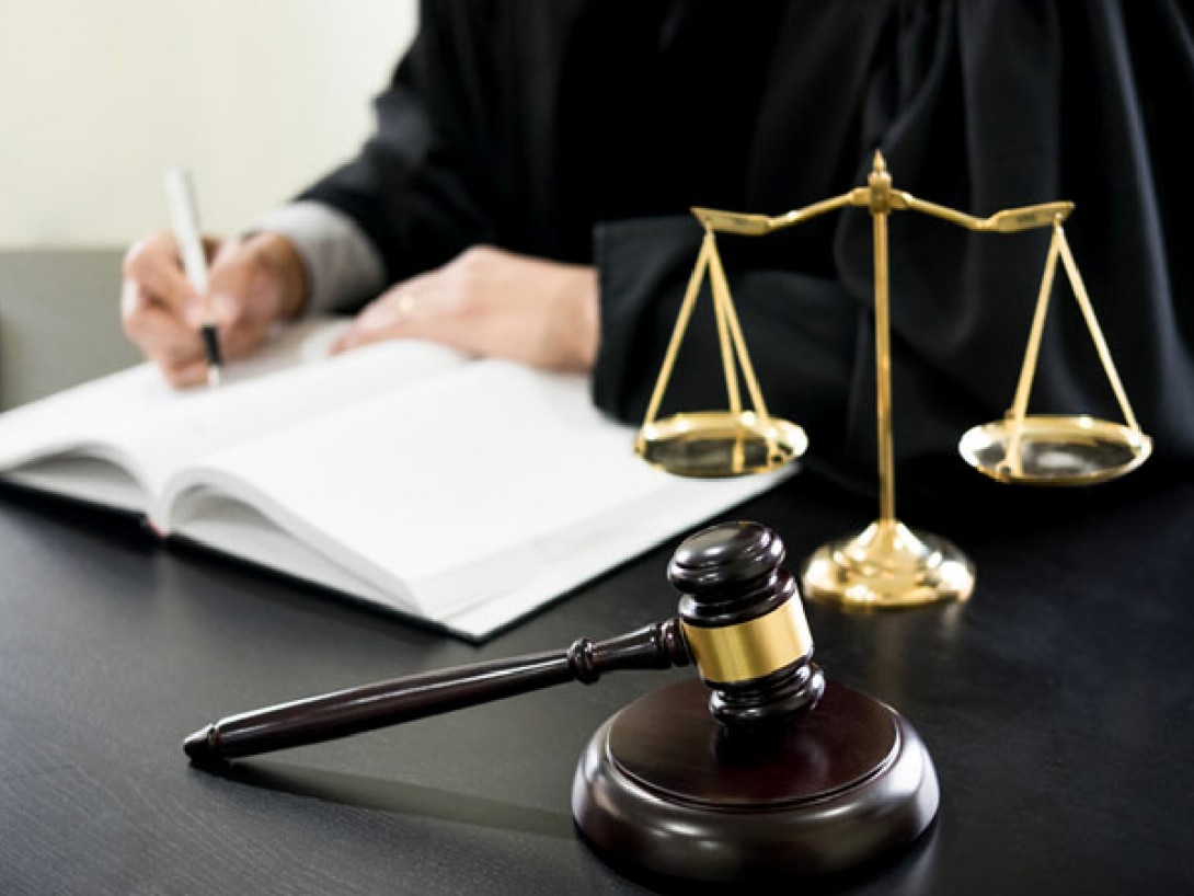 श्रीनगर से जम्मू तक न्यायपालिका में आया भूचाल! हाईकोर्ट ने एक झटके में 71 जजों का कर दिया तबादला...