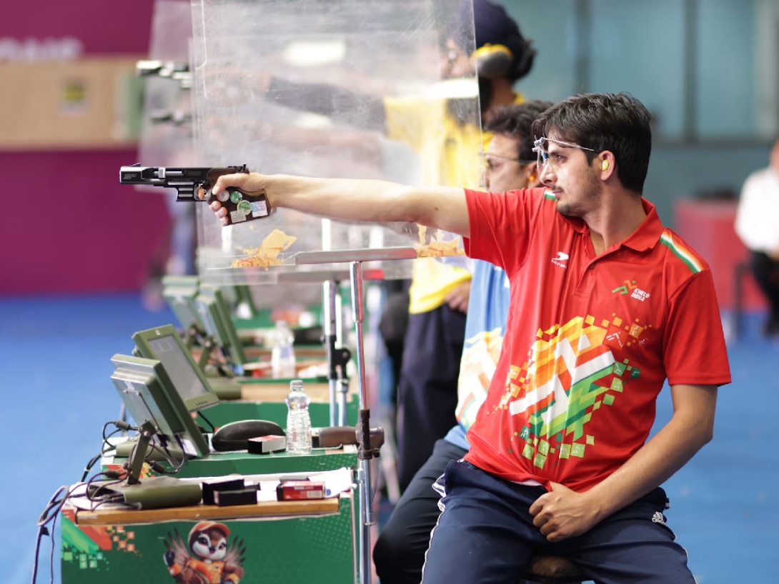 जम्मू-कश्मीर के इस लड़के ने दुनिया हिला दी! JCO आमिर बट्ट बने विश्व के नंबर 1 पैरा शूटर, भारत का नाम रोशन...