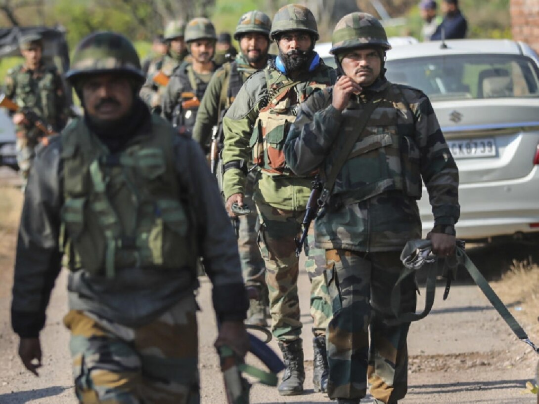 राजौरी में सुरक्षाबलों ने बरामद किया शक्तिशाली IED, इलाके में फिर बढ़ी आतंकियों की हलचल...