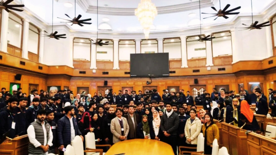 Kashmir Youth: 'मेरा युवा भारत' पहल के तहत 170 नौजवानों ने किया दिल्ली विधानसभा का दौरा, संसदीय प्रक्रियाओं को करीब से समझा