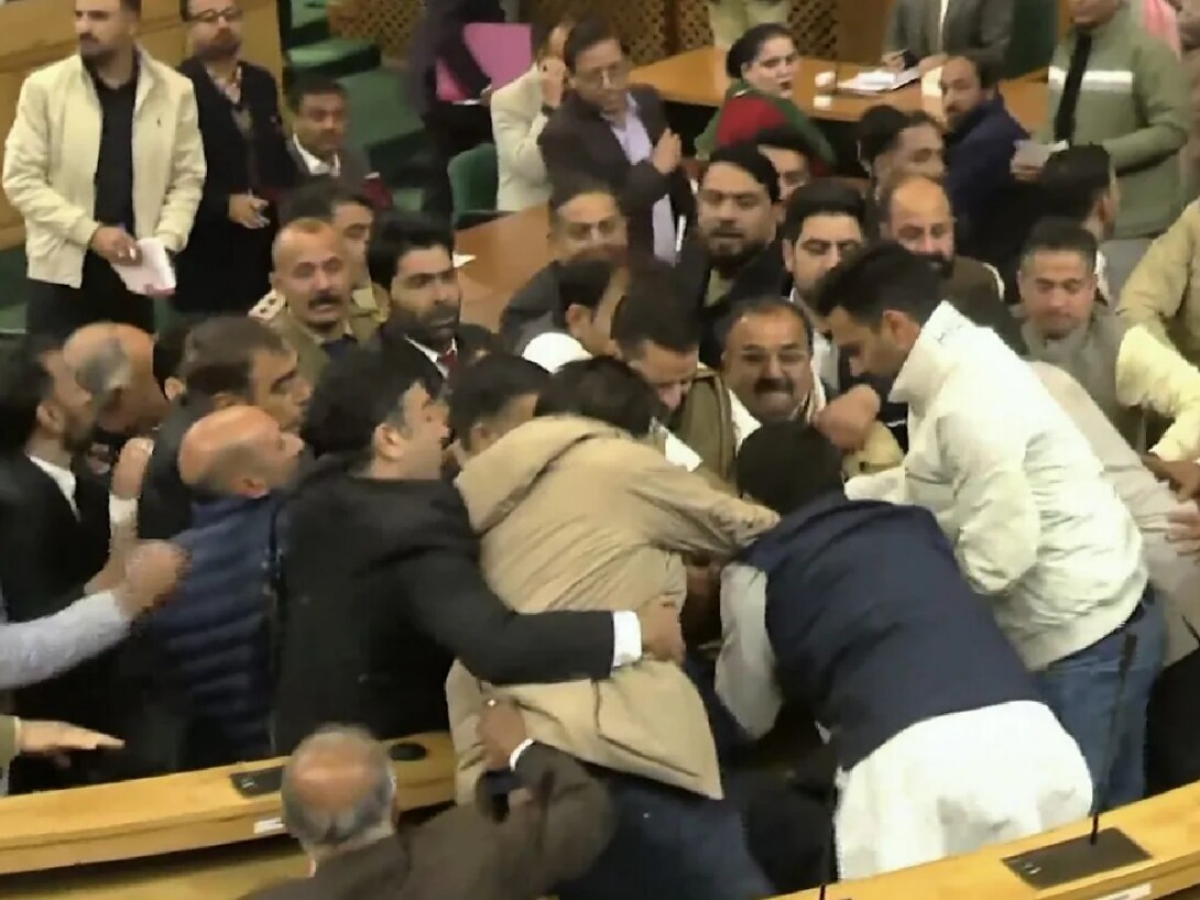 Breaking News: Assembly में मचा हंगामा! ‘Special Status’ पर NC और BJP आमने-सामने, सदन में जमकर हुई नारेबाजी...