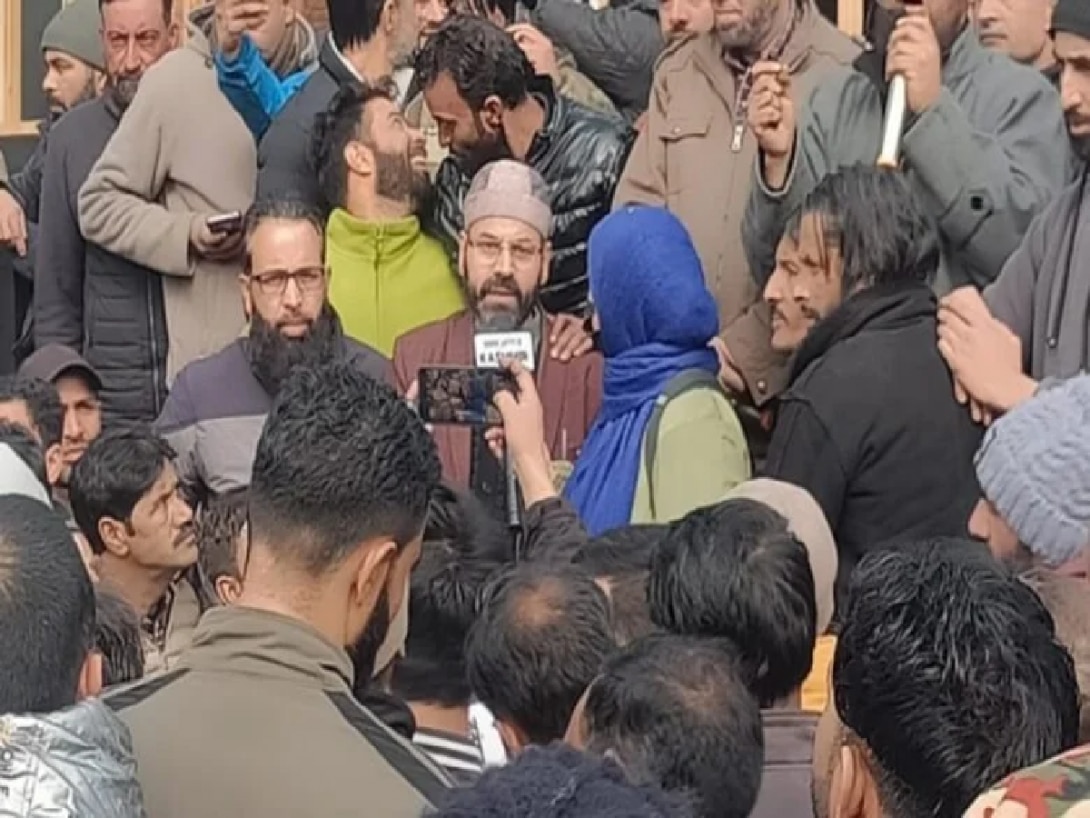 Breaking News: Salary नहीं मिली तो सड़क पर उतर आए SMC कर्मचारी, जमकर किया जोरदार प्रदर्शन...