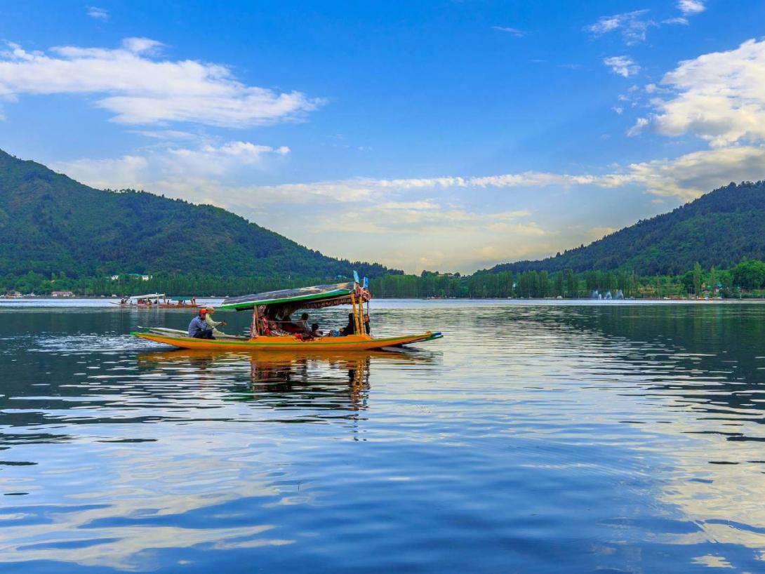 कश्मीर घूमने वालों के लिए बड़ी खुशखबरी! सरकार ने खोले 14 नए टूरिस्ट डेस्टिनेशन, अब Gulmarg-Pahalgam के अलावा देखने को मिलेंगे शानदार नजारे...