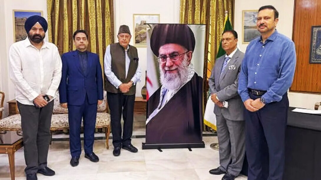  Iran Conflict: फारूक अब्दुल्ला ने ईरान के डिप्टी एम्बेसडर से की मुलाकात, अली खामेनेई के निधन पर जताया शोक